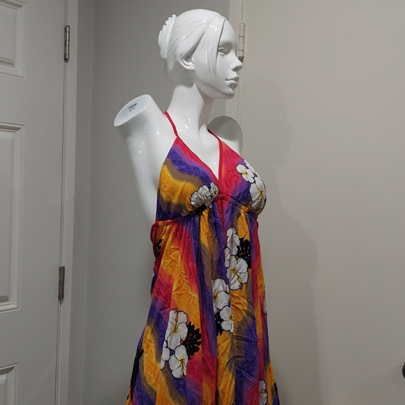 Beautiful Women's dress - Picture 3 of 8